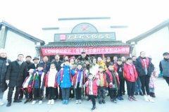 系列教育纪实片《变形记》 在浙江绍兴柯桥上王村开机。